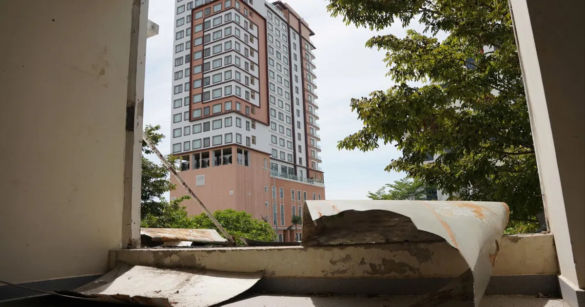Un edificio comunista en Hue "de repente" cayó en desuso y se convirtió en un lugar de consumo de drogas.
