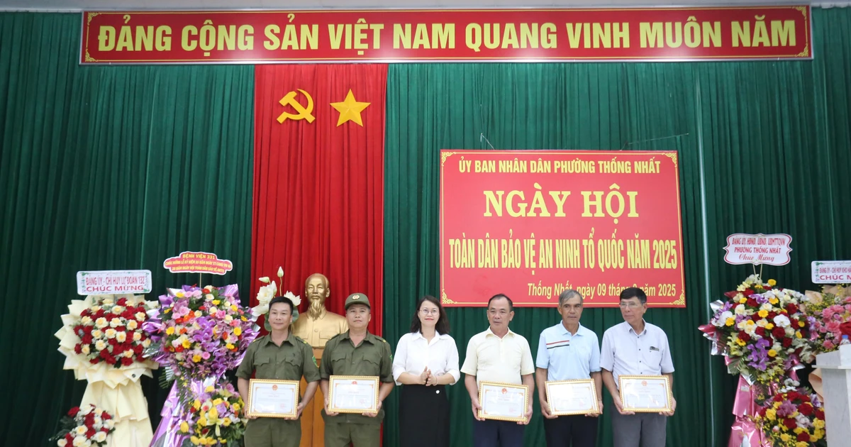 Phường Thống Nhất khen thưởng 15 tập thể, cá nhân xuất sắc trong phong trào Toàn dân bảo vệ an ninh Tổ quốc