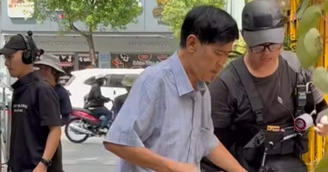 Phước Sang cần người dìu, trí nhớ suy giảm nghiêm trọng sau 3 lần đột quỵ