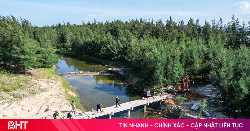 Người dân làng biển ở Hà Tĩnh góp tiền xây cầu