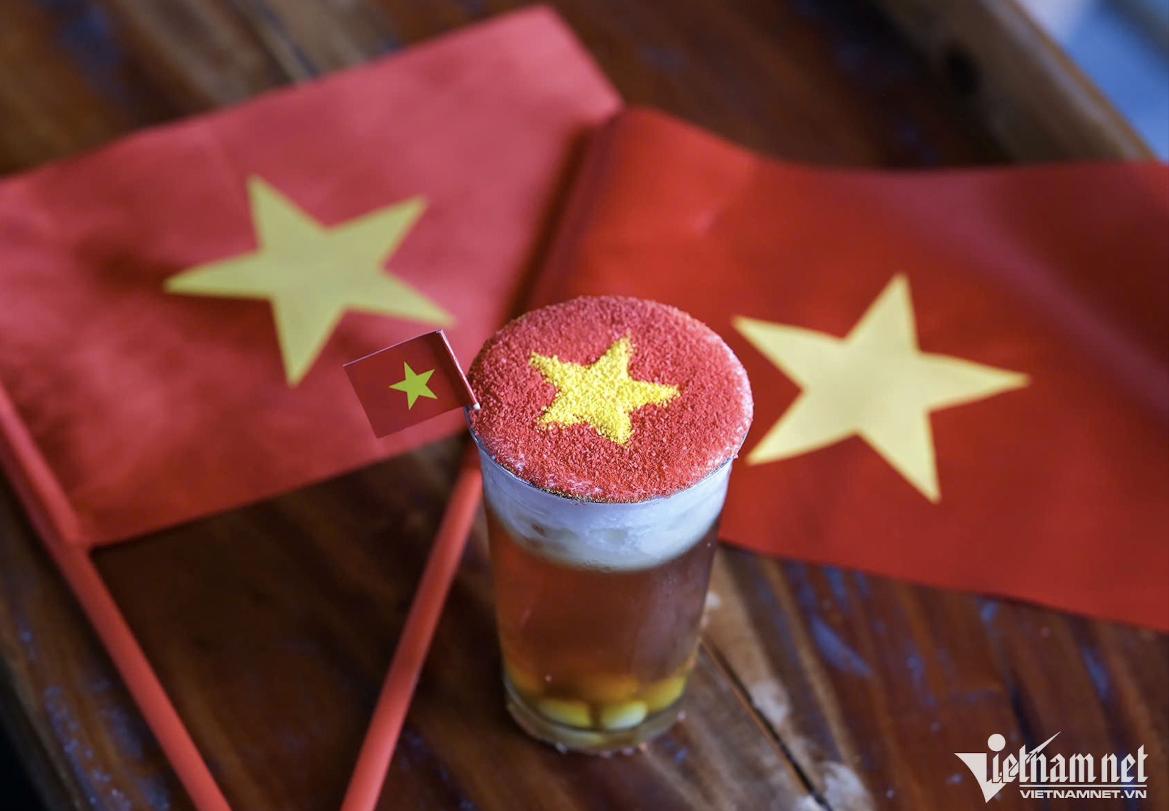 'Phụ kiện yêu nước' mừng đại lễ Quốc khánh thu hút giới trẻ