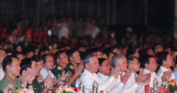 Tổng Bí thư Tô Lâm dự chương trình chính luận nghệ thuật “Dưới cờ vinh quang”