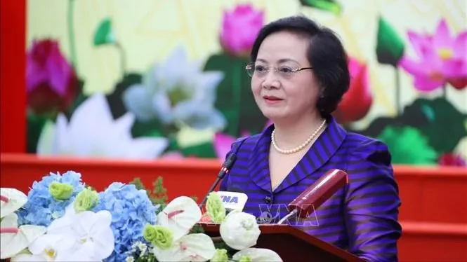 Khuyến khích cán bộ không đáp ứng được yêu cầu tự nguyện nghỉ việc