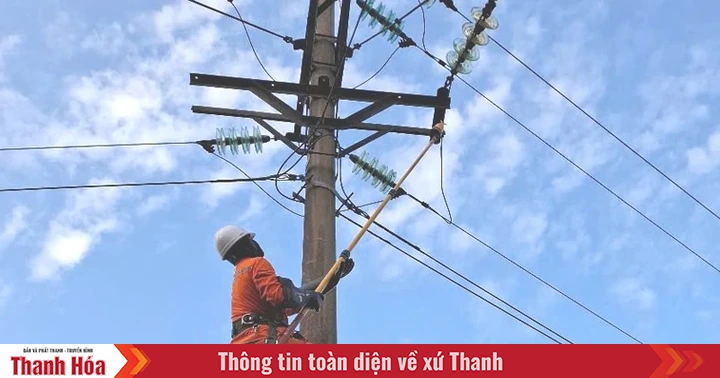 Đội Quản lý điện lực khu vực Ngọc Lặc - Lang Chánh đảm bảo an toàn lưới điện trong mùa mưa, bão