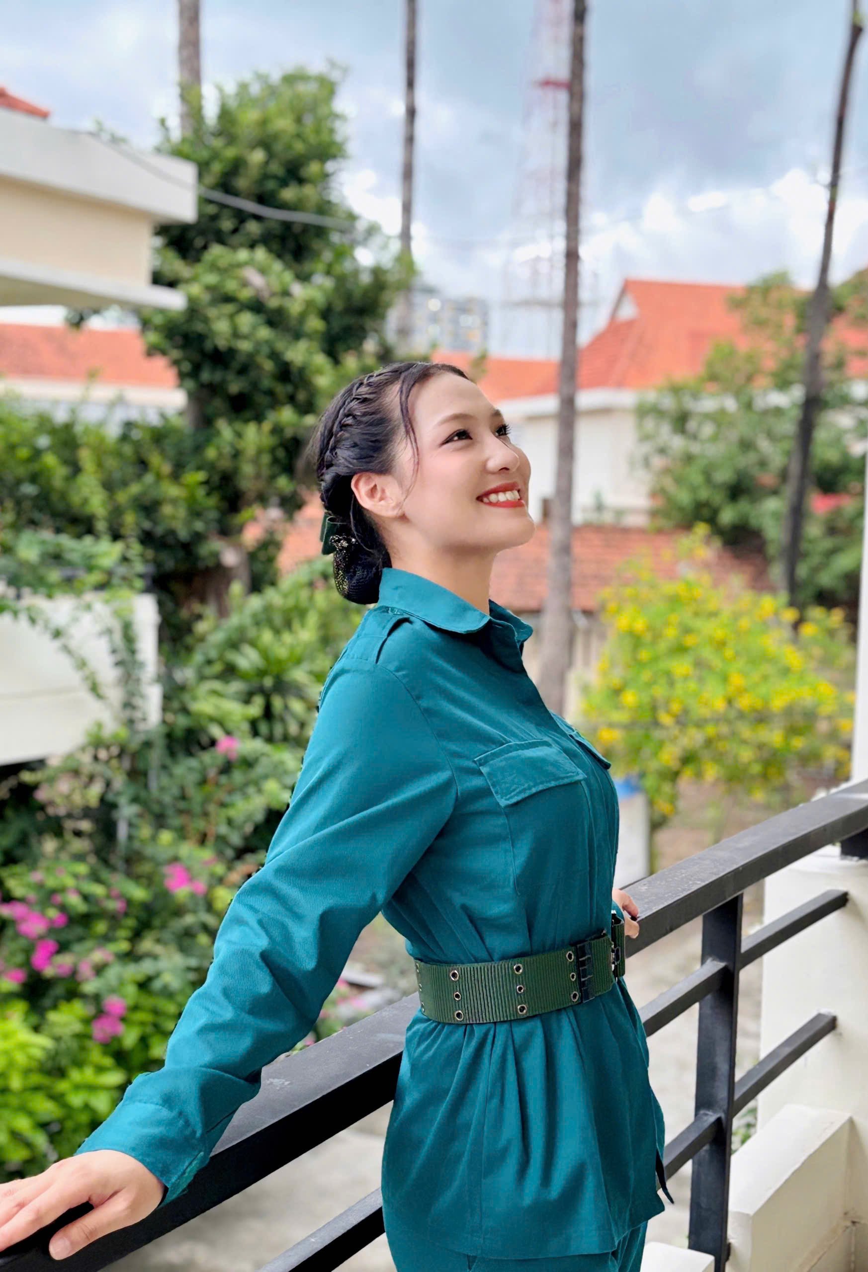 Bất ngờ với thành tích, nhan sắc của 