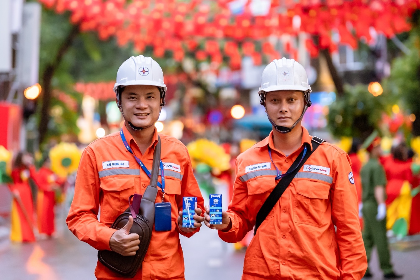 Gần 1 triệu sản phẩm Vinamilk tiếp thêm dinh dưỡng cho các lực lượng diễu binh, diễu hành và người dân tham gia Lễ Kỷ niệm 80 năm Quốc khánh 2/9- Ảnh 7.