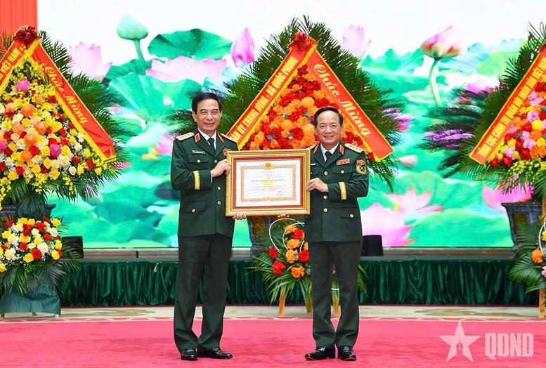 Trao Huân chương Quân công tặng các đồng chí lãnh đạo Bộ Quốc phòng- Ảnh 1.