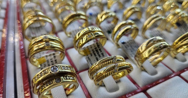 Cuối ngày 1-9, giá vàng tăng vọt, xuất hiện mốc đỉnh mới