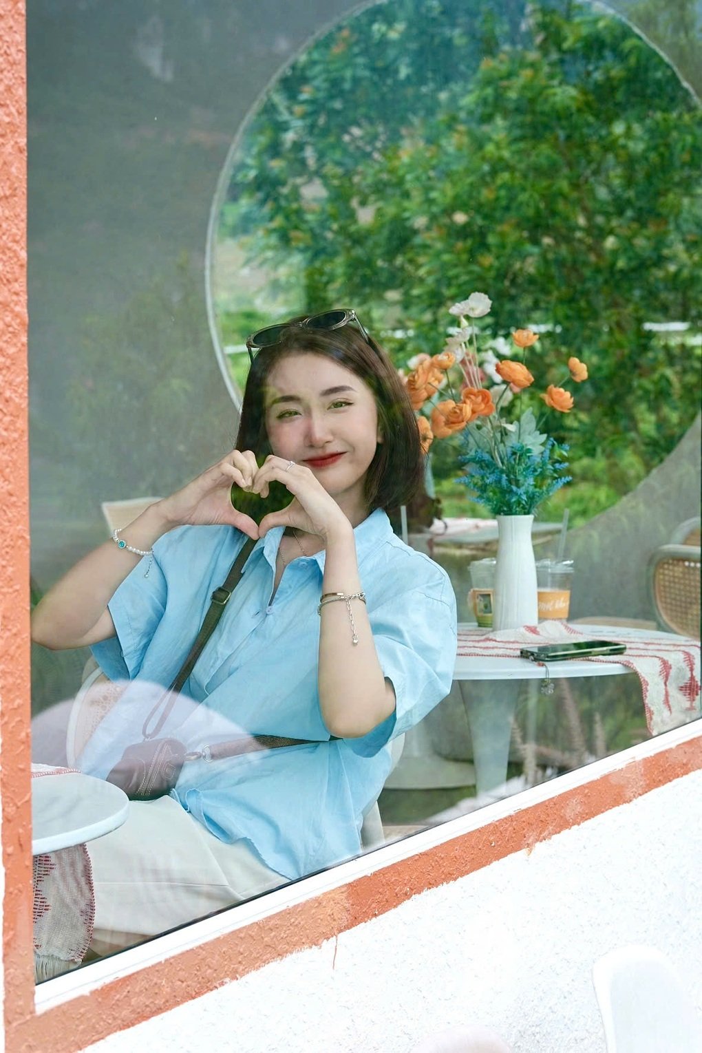 Nhan sắc xinh đẹp gây sốt của nữ chiến sĩ hai lần tham gia diễu binh  - 1