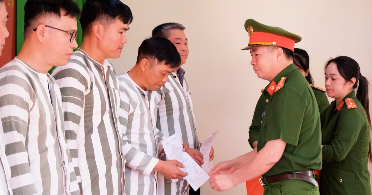 Trao quyết định đặc xá cho 38 phạm nhân tại Trại tạm giam số 1