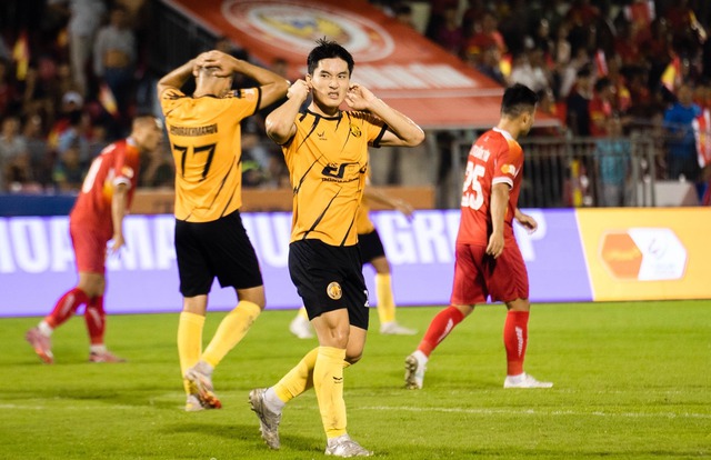 Cuộc đua trụ hạng V-League: Cái tên bất ngờ xuất hiện bên cạnh HAGL- Ảnh 2.
