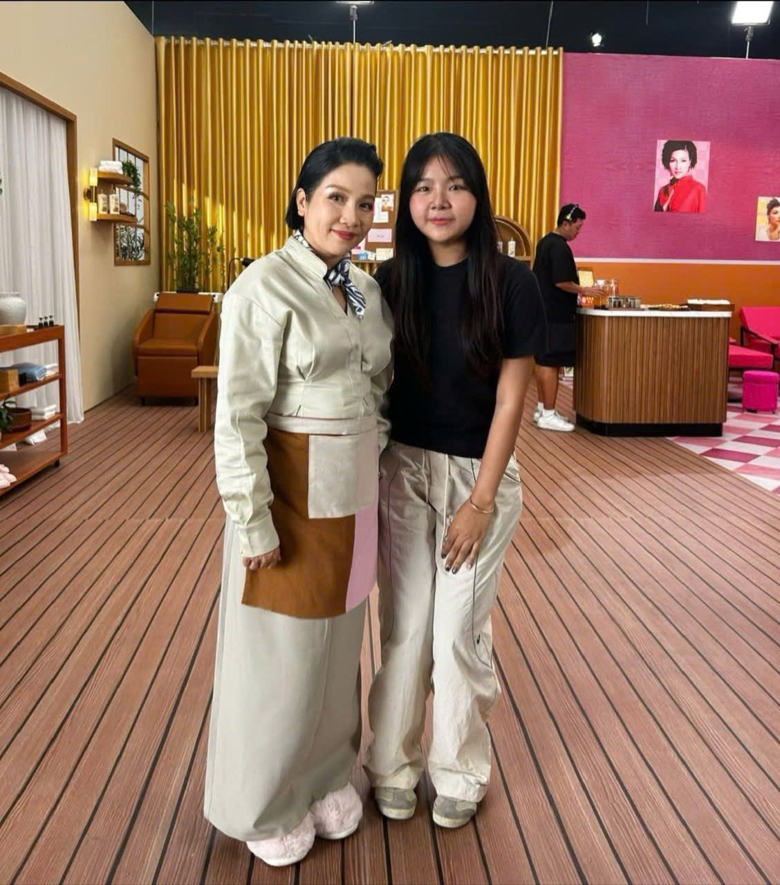 Bất ngờ với thành tích, nhan sắc của 