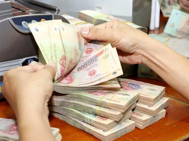 De nombreuses banques offrent des cadeaux d'une valeur de plusieurs centaines de milliers de dollars à des particuliers à l'occasion du 2 septembre. (Photo : Dai Viet)