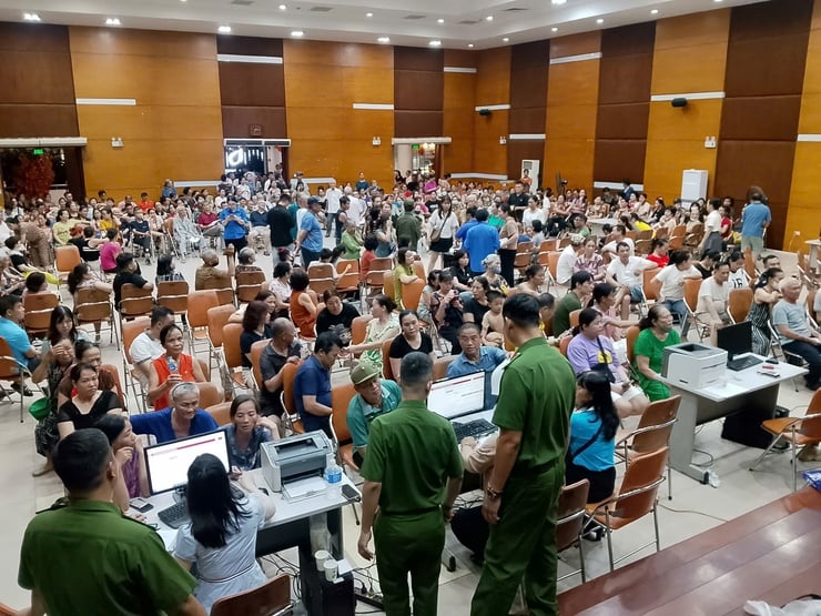 Xã Thanh Trì, Thuận An và phường Bạch Mai: Tích cực hỗ trợ người dân nhận quà Tết Độc lập 2/9- Ảnh 4.