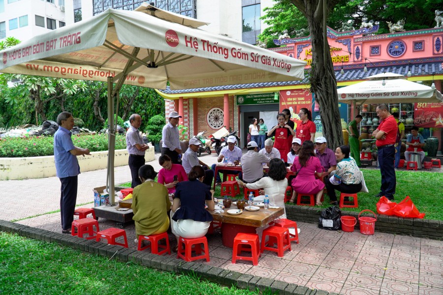 Một ngày làm nghệ nhân gốm: Trải nghiệm du lịch độc đáo tại Phường Sài Gòn- Ảnh 2.