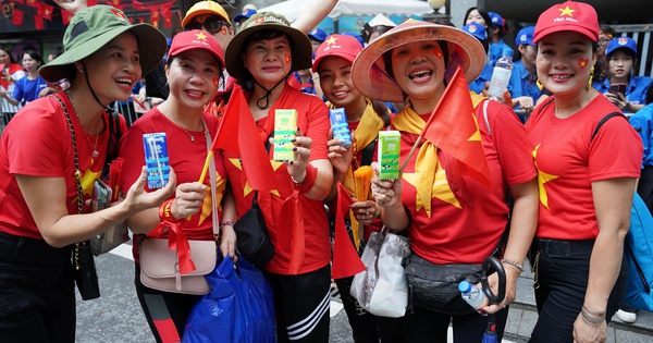 Gần 1 triệu sản phẩm Vinamilk tiếp thêm dinh dưỡng cho các lực lượng diễu binh, diễu hành và người dân tham gia Lễ Kỷ niệm 80 năm Quốc khánh 2/9