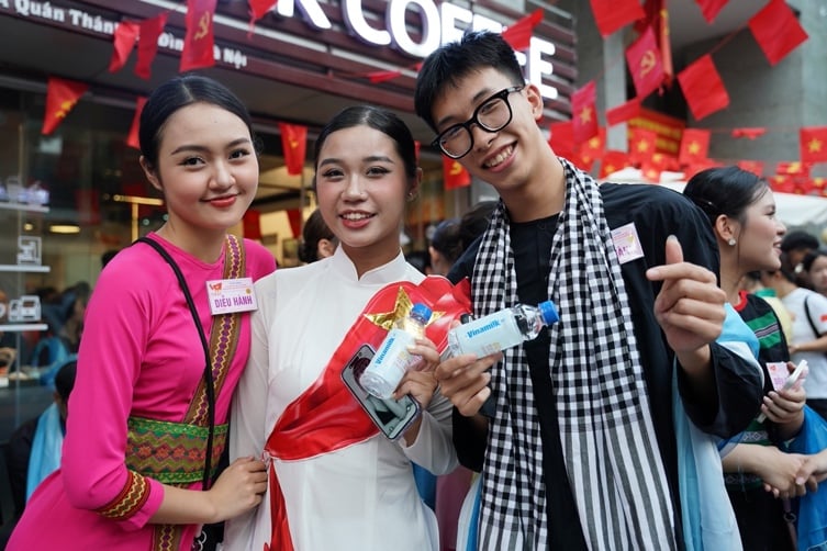 Gần 1 triệu sản phẩm Vinamilk tiếp thêm dinh dưỡng cho các lực lượng diễu binh, diễu hành và người dân tham gia Lễ Kỷ niệm 80 năm Quốc khánh 2/9- Ảnh 2.