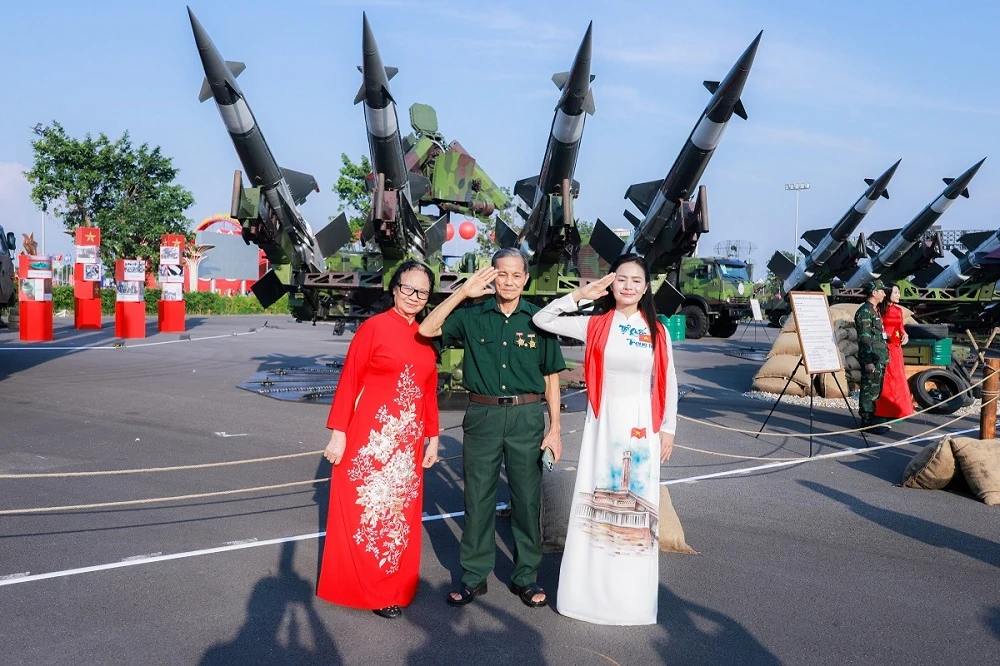ទទួលភ្ញៀវជិត 1.2 លាននាក់ ក្រោយបើករយៈពេល 3 ថ្ងៃ៖ មជ្ឈមណ្ឌលតាំងពិព័រណ៍វៀតណាម 