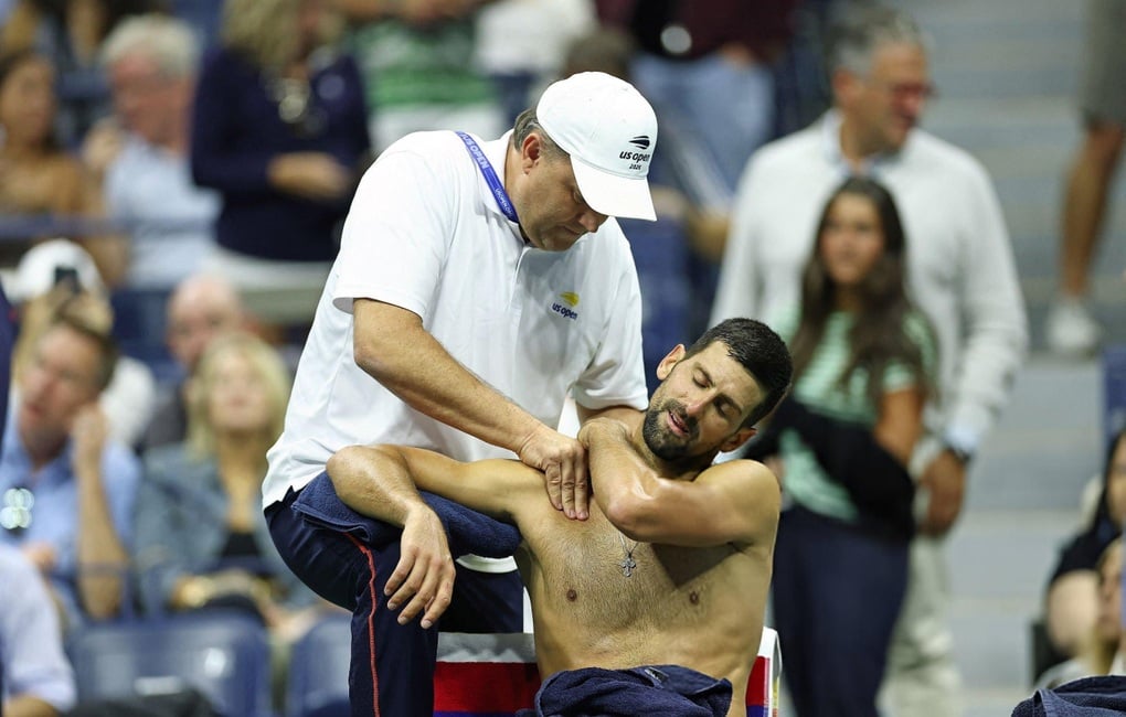 Liên tục cần trị liệu y tế, Djokovic vẫn thắng nhanh tại US Open - 1