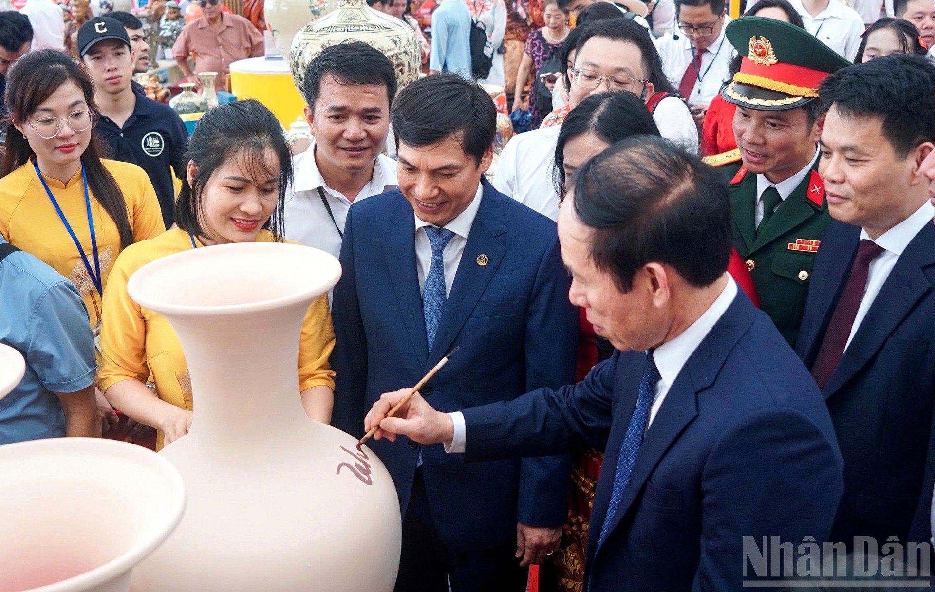ndo_br_anh-3-gom.jpg