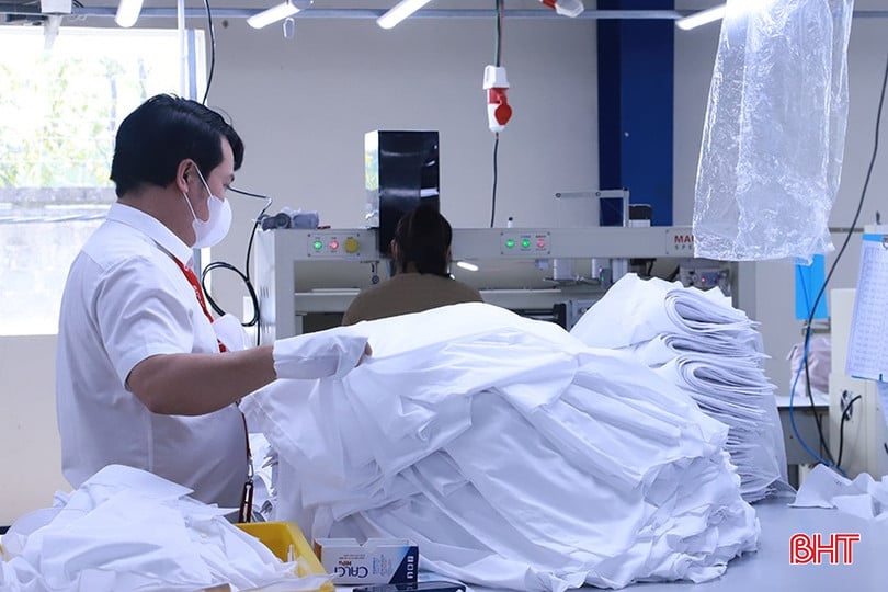 Nhu cầu tuyển dụng của doanh nghiệp dệt may rất lớn là cơ hội việc làm cho lao động địa phương.