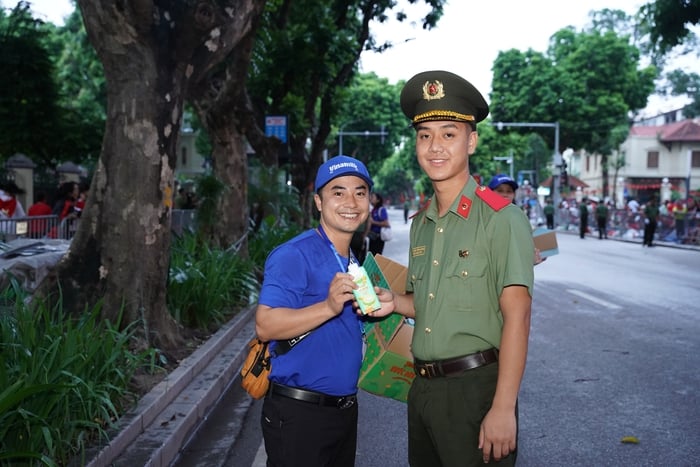 Gần 1 triệu sản phẩm Vinamilk tiếp thêm dinh dưỡng cho các lực lượng diễu binh, diễu hành và người dân tham gia Lễ Kỷ niệm 80 năm Quốc khánh 2/9- Ảnh 5.