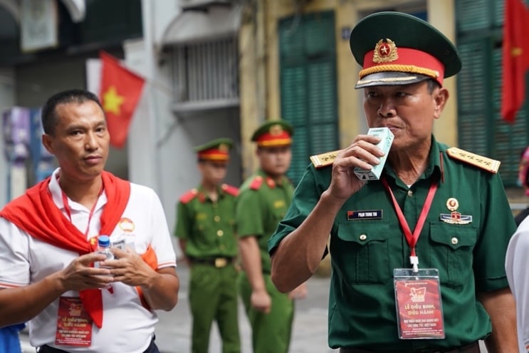 Gần 1 triệu sản phẩm Vinamilk tiếp thêm dinh dưỡng cho các lực lượng diễu binh, diễu hành và người dân tham gia Lễ Kỷ niệm 80 năm Quốc khánh 2/9- Ảnh 4.