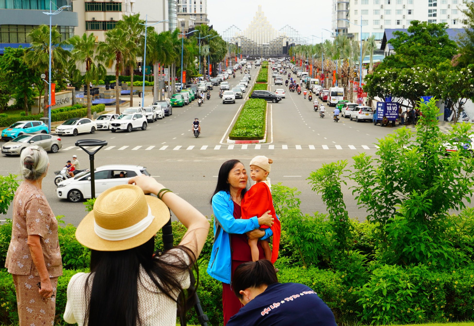 Hình ảnh du khách nô nức check-in Quảng trường Tam Thắng, Vũng Tàu- Ảnh 7.