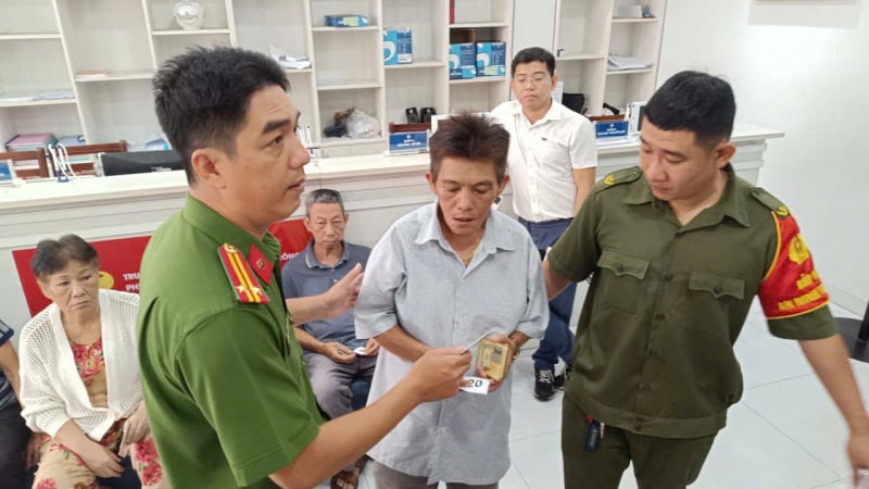 Ho Chi Minh City residents happily receive Independence Day gifts -0