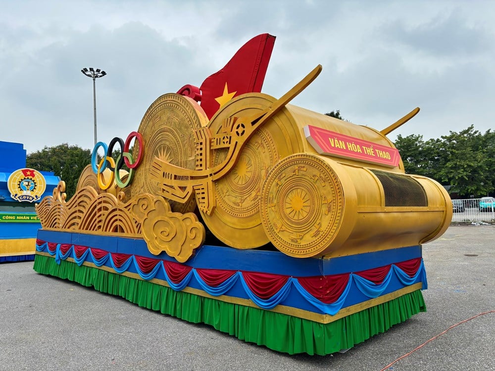 Bộ trưởng Nguyễn Văn Hùng kiểm tra công tác chuẩn bị xe mô hình phục vụ Lễ diễu binh, diễu hành kỷ niệm 80 năm Quốc khánh - Ảnh 2.