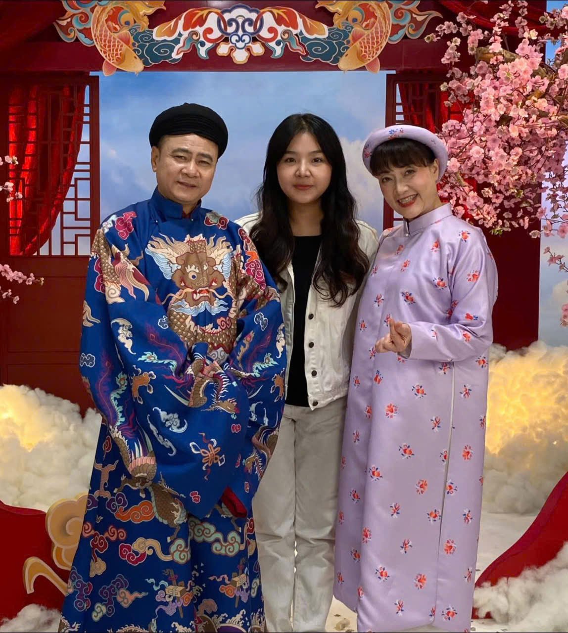 Bất ngờ với thành tích, nhan sắc của 