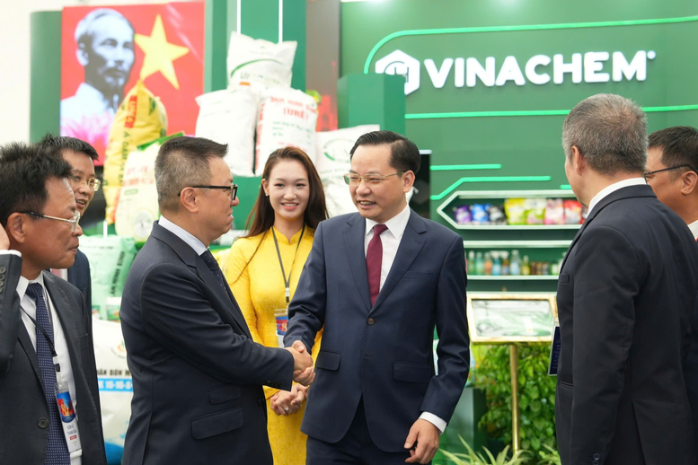 VINACHEMMART nhận được sự quan tâm lớn tại Triển lãm quốc gia 80 năm hành trình Độc lập – Tự do – Hạnh phúc- Ảnh 2.