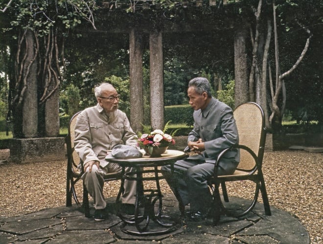 10-chu-tich-ho-chi-minh-va-thu-tuong-pham-van-dong-1032-1829.jpg