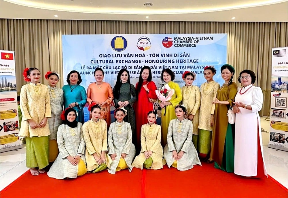 ເປີດ​ຕົວ​ສະ​ໂມ​ສອນ​ມໍ​ລະ​ດົກ​ຫວຽດ​ນາມ Ao Dai ຢູ່ ມາ​ເລ​ເຊຍ - ຮູບ​ທີ 2