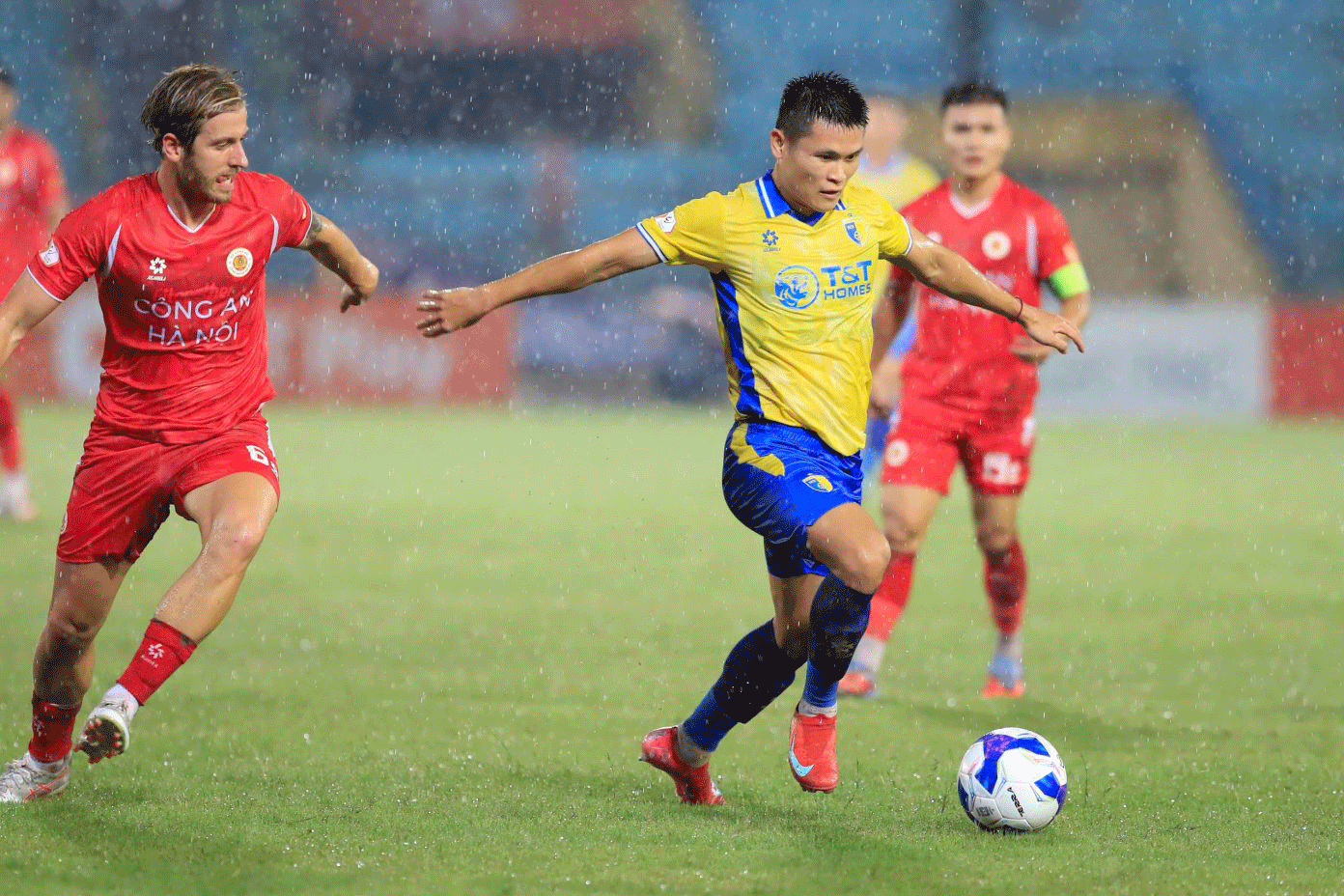Nhiều "đại gia" V-League khởi đầu kém cỏi - Ảnh 1.