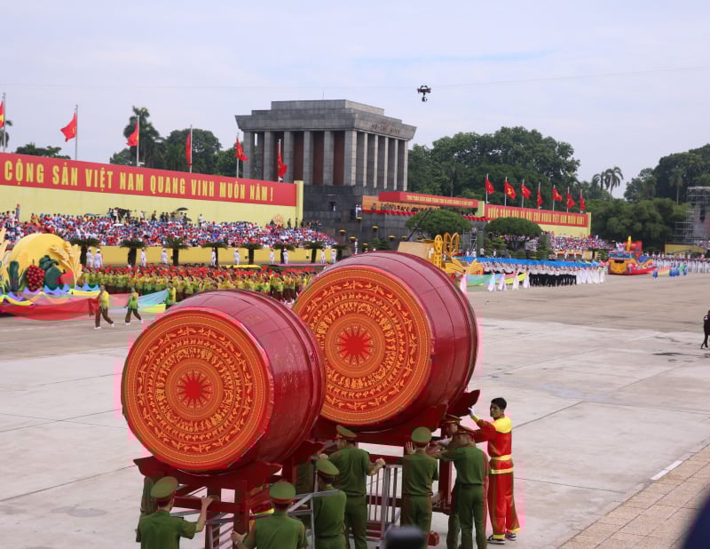 តារា​សម្ដែង​រាប់​ពាន់​នាក់ តើ​ផ្នែក​សិល្បៈ​ពិសេស​អ្វី​ខ្លះ​ក្នុង​ពិធី​អបអរ​សាទរ​ខួប​លើក​ទី​៨០ នៃ​ថ្ងៃ​ទី​២ ខែ​កញ្ញា? -0