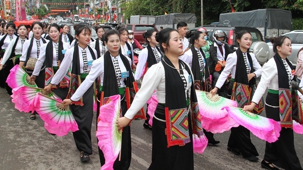 Rực rỡ sắc màu ngày Tết độc lập trên cao nguyên Mộc Châu