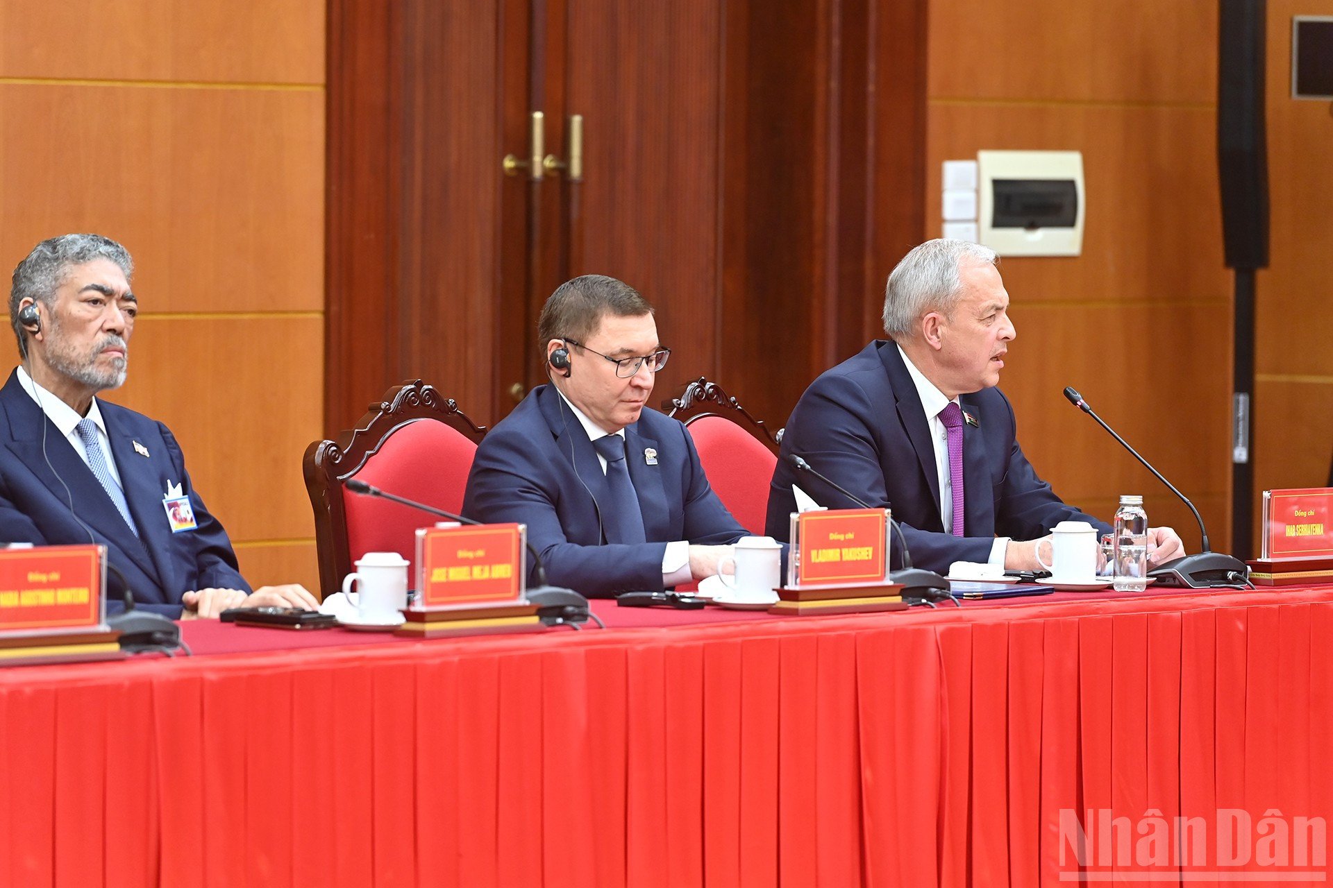 ndo_br_a4-bnd-9865.jpg
