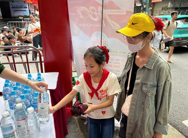 Hà Nội triển khai 15 ‘Trạm khách: A80 Tự hào Việt Nam’ phục vụ Nhân dân- Ảnh 2.