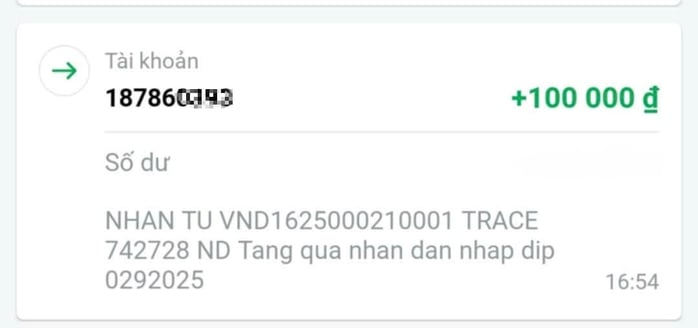 Các ngân hàng TP HCM , Đồng Nai chi trả quà tặng 1 . 100 Tỉ đồng cho người dân - Ảnh 3.