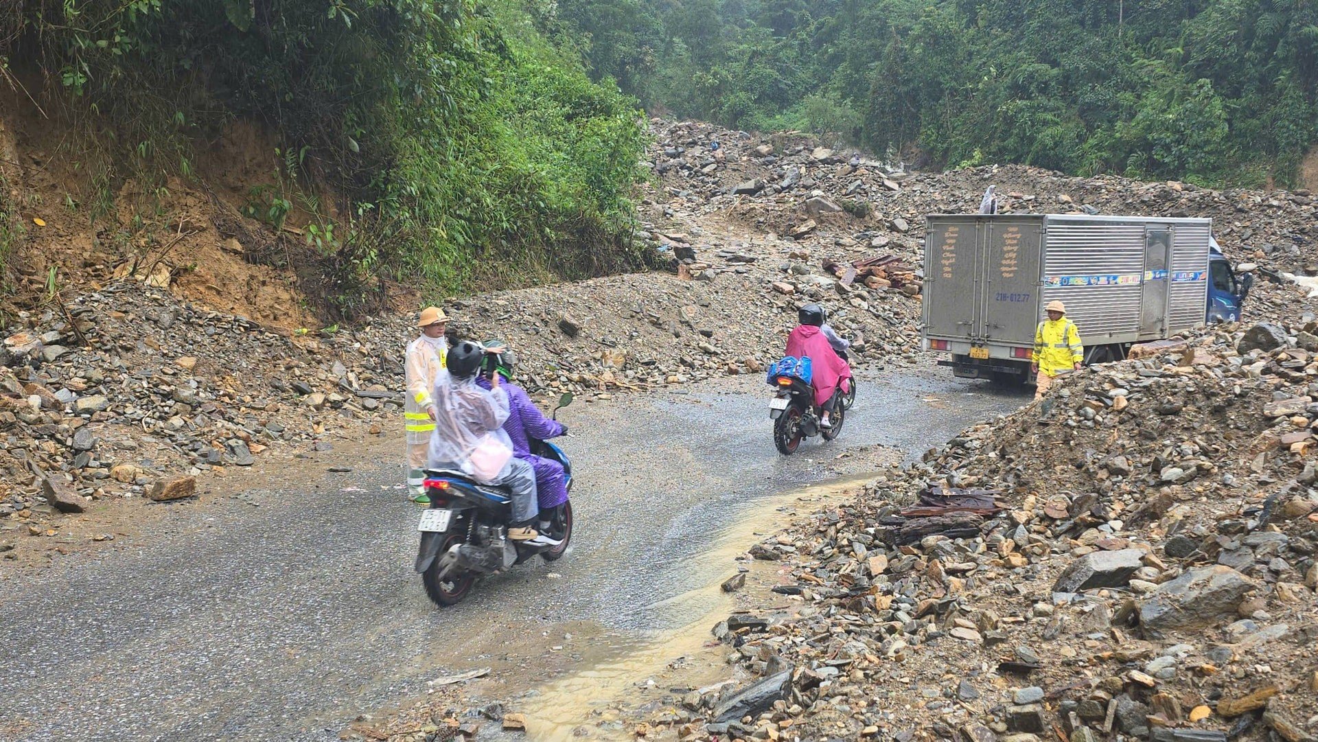 Nhờ đó, người dân di chuyển được thuận tiện, an toàn.
