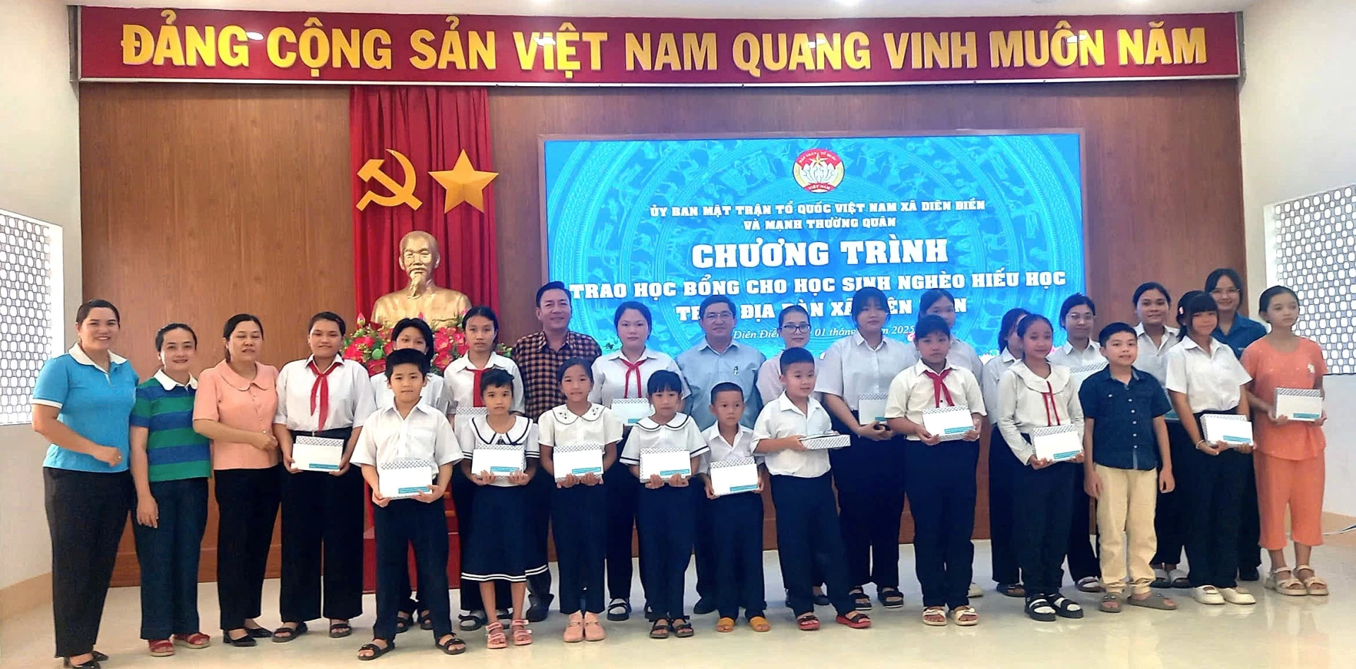 ផ្តល់អាហារូបករណ៍ដល់សិស្សក្រីក្រ ប៉ុន្តែមានជំនាញ។
