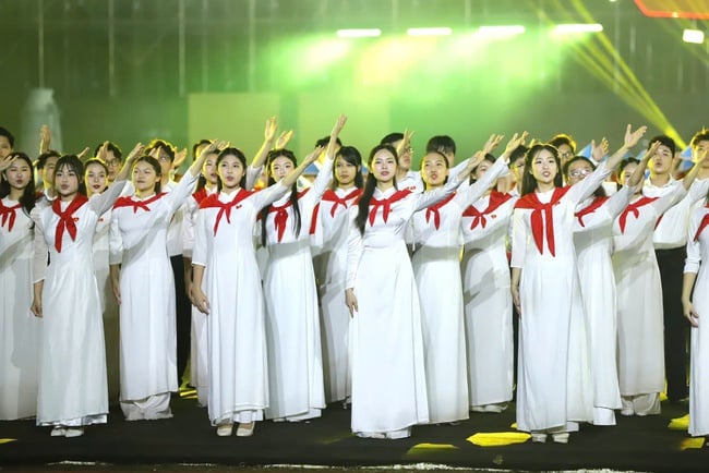 Bộ trưởng Nguyễn Văn Hùng: Khi âm nhạc vang lên, lòng người sẽ xích lại để cùng nắm tay kết đoàn dựng xây đất nước - Ảnh 4.