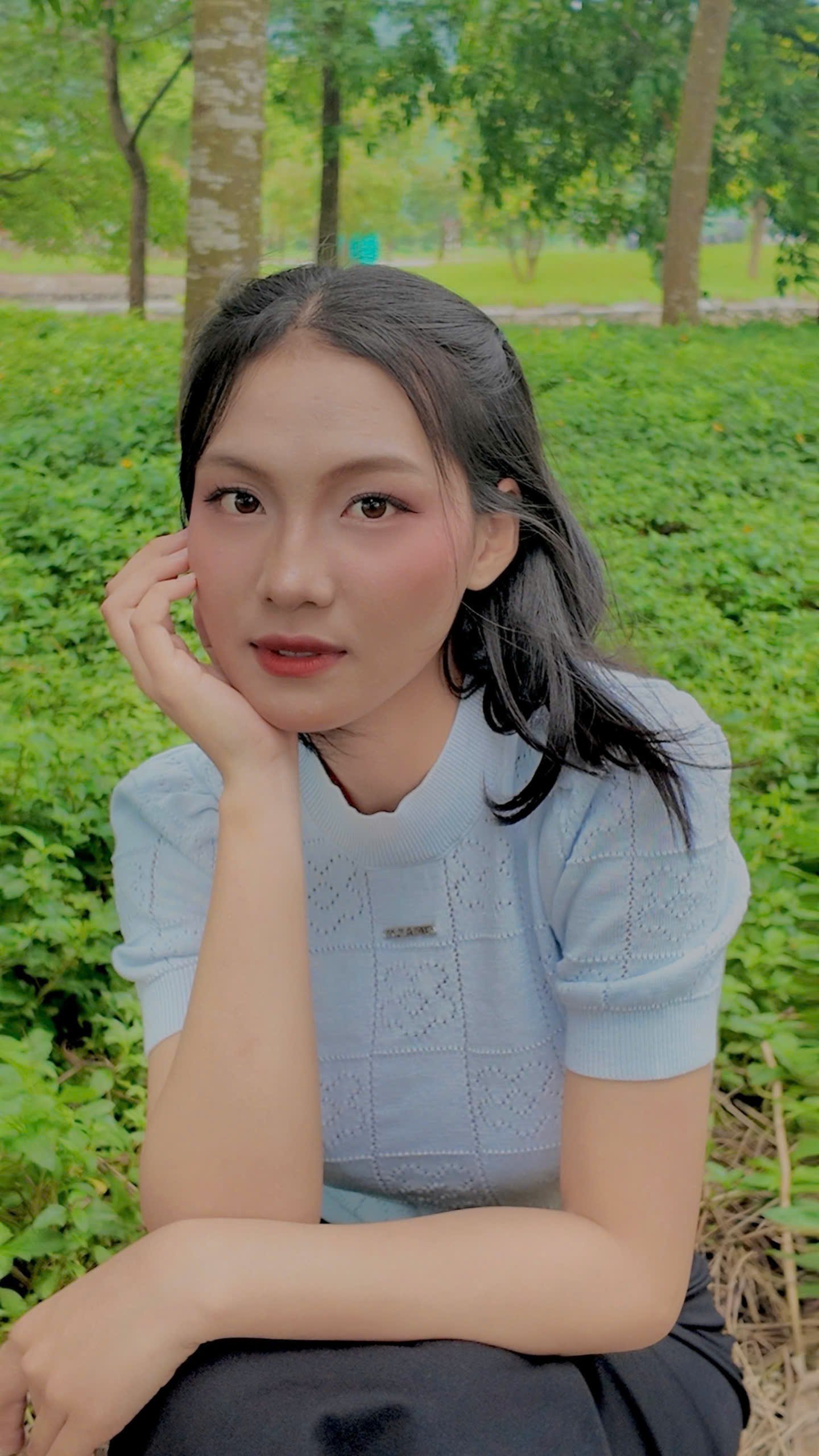 Bất ngờ với thành tích, nhan sắc của 