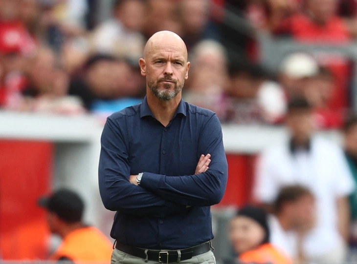 HLV Erik Ten Hag bị Leverkusen sa thải chỉ sau 2 trận cầm quân  - Ảnh 1.