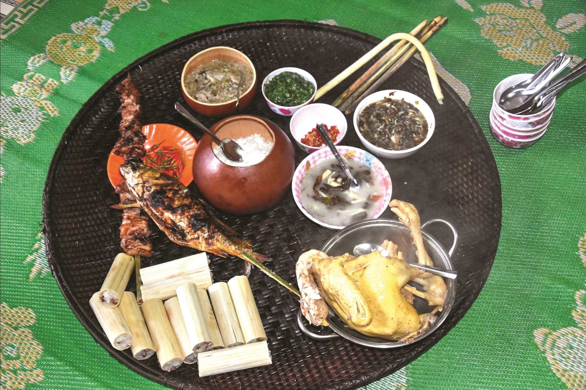 ແກງ​ທູ້​ໃນ​ອາ​ຫານ​ພື້ນ​ເມືອງ​ຂອງ​ຊາວ​ເຜົ່າ M'ong