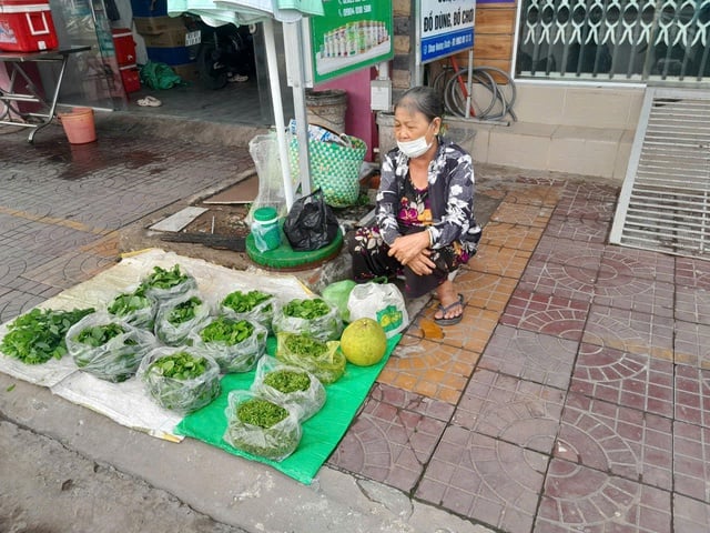 Nắng đời ở góc chợ quê - Ảnh 1.