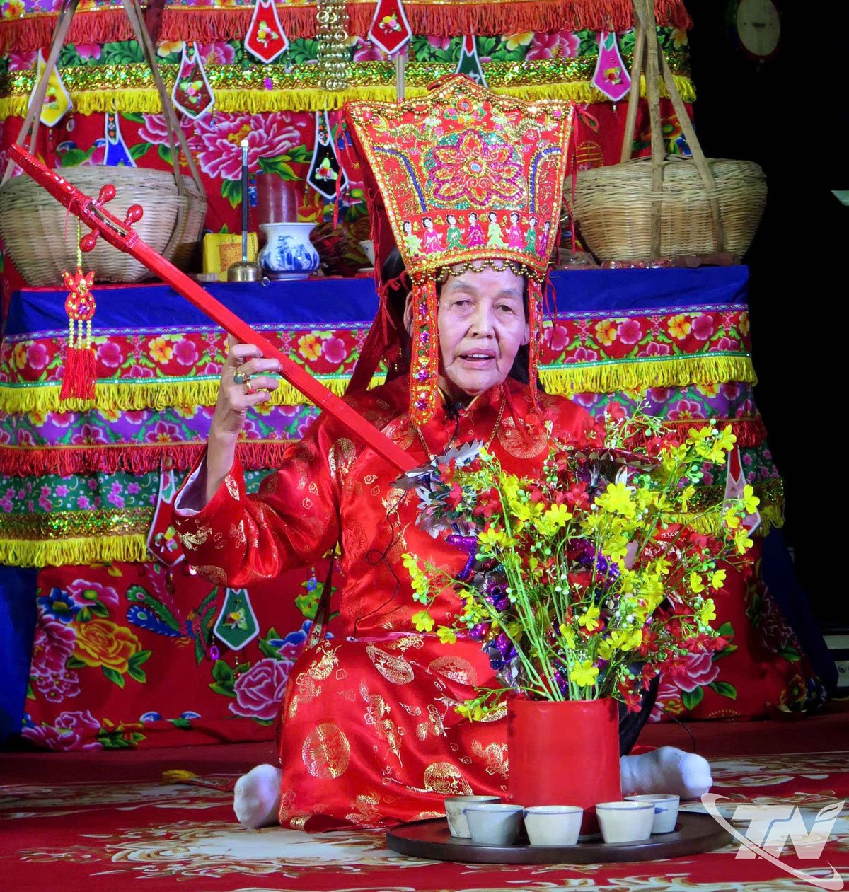 វិចិត្រករប្រជាជន Nong Thi Lim (អាយុ 85 ឆ្នាំ Lang Son) គឺជា 