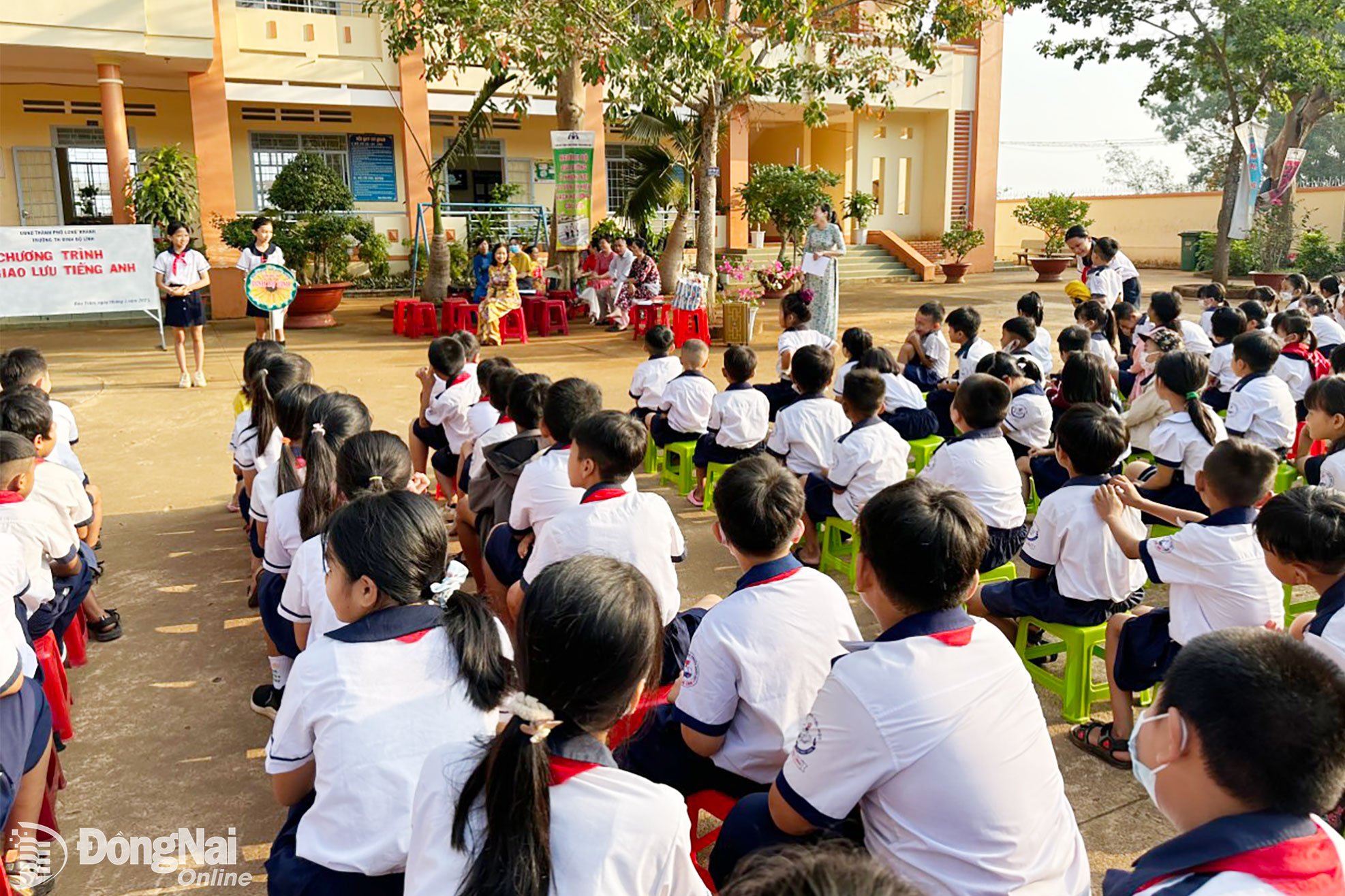 Chương trình giao lưu tiếng Anh của học sinh Trường Tiểu học Đinh Bộ Lĩnh (khu phố Bàu Sầm, phường Long Khánh, tỉnh Đồng Nai). Ảnh: T.L