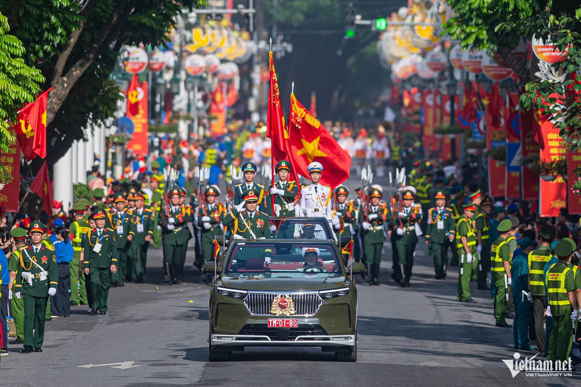 w dieu binh quoc khanh nguyen hue 2 2689.jpg